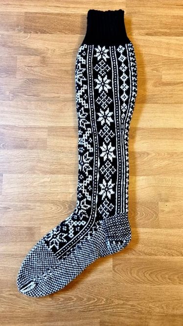 Hovedbilde Bunadstrømper med 8-bladrose, sort/ hvit