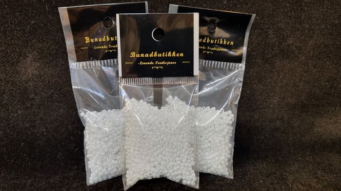 Hovedbilde 401 Hvit med shimmer