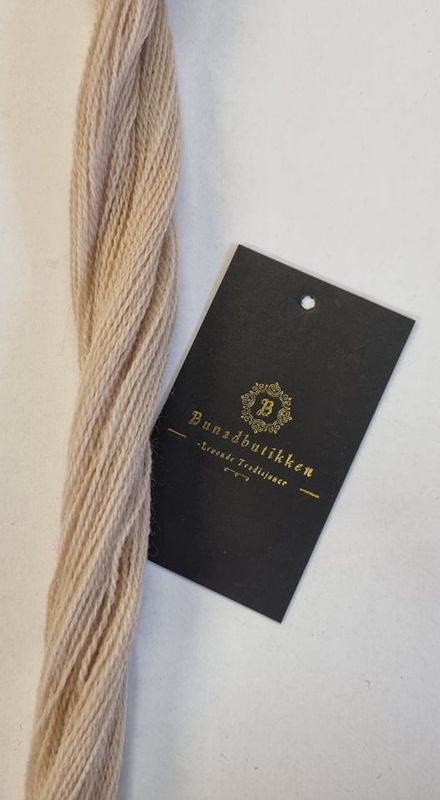 Hifa Alv brodergarn fargenr 8046 Lys rødlig beige