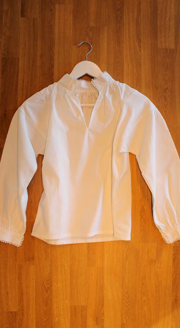 Hovedbilde Bunadskjorte, jente m/ nupereller