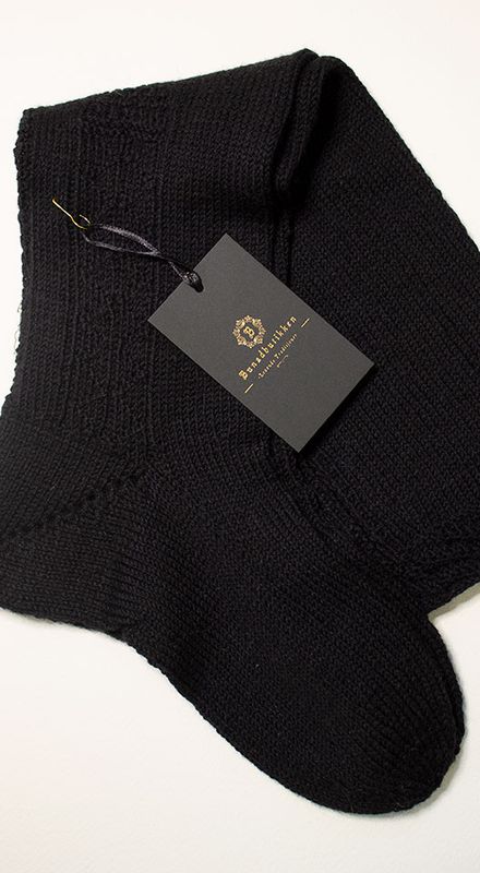 Bunadstrømper med 8-bladrose, sort - håndstrikket