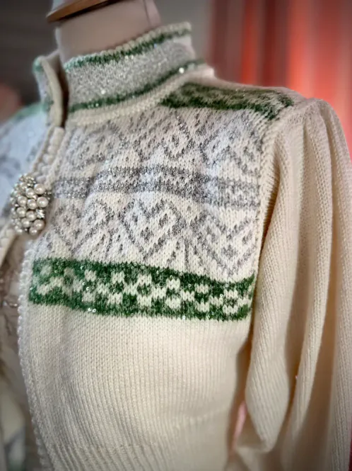 Hovedbilde Bunadstrikk mønsterhefte modell 