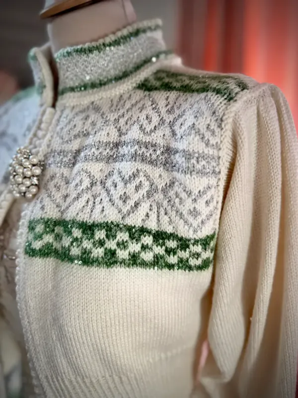 Bunadstrikk mønsterhefte modell 