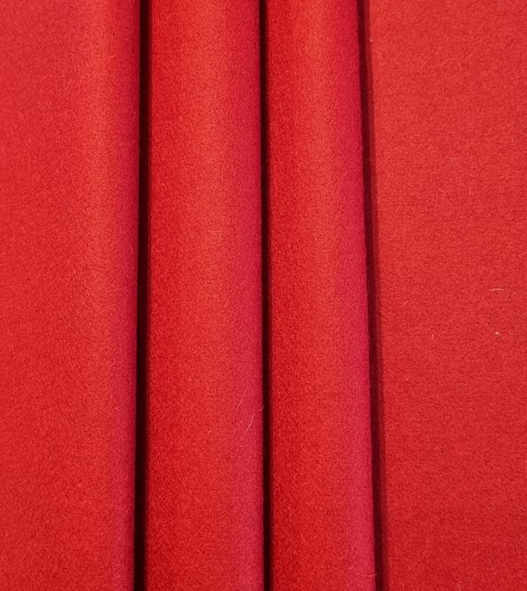 Hovedbilde Klede mørk rød 