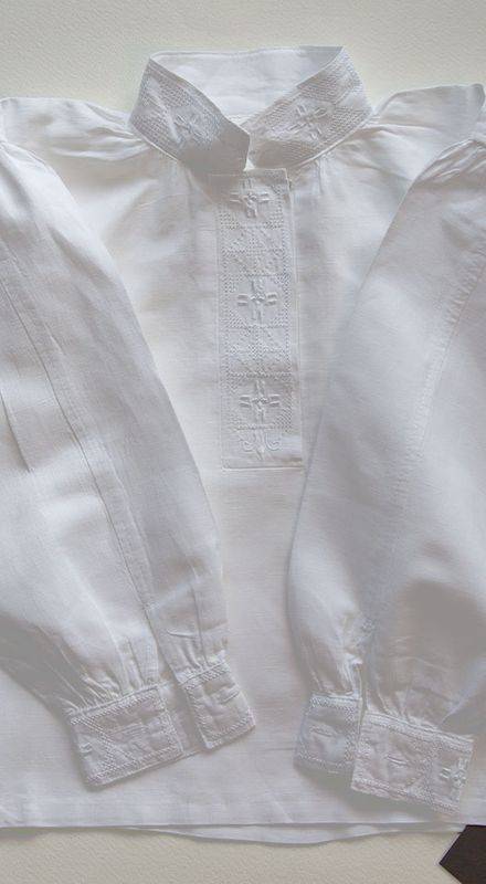 Bunadskjorte  m/ broderi 55%lin