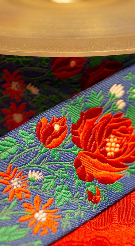 Blå Blomsterbånd m/ Rød blomster 40mm