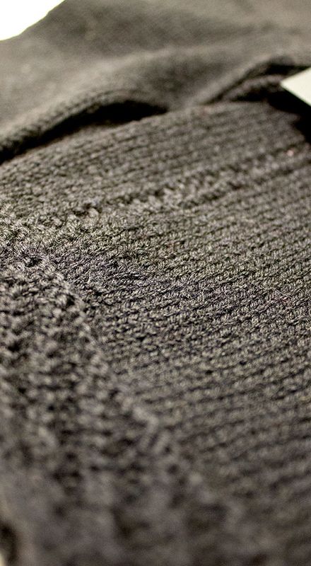 Bunadstrømper med 8-bladrose, sort - håndstrikket