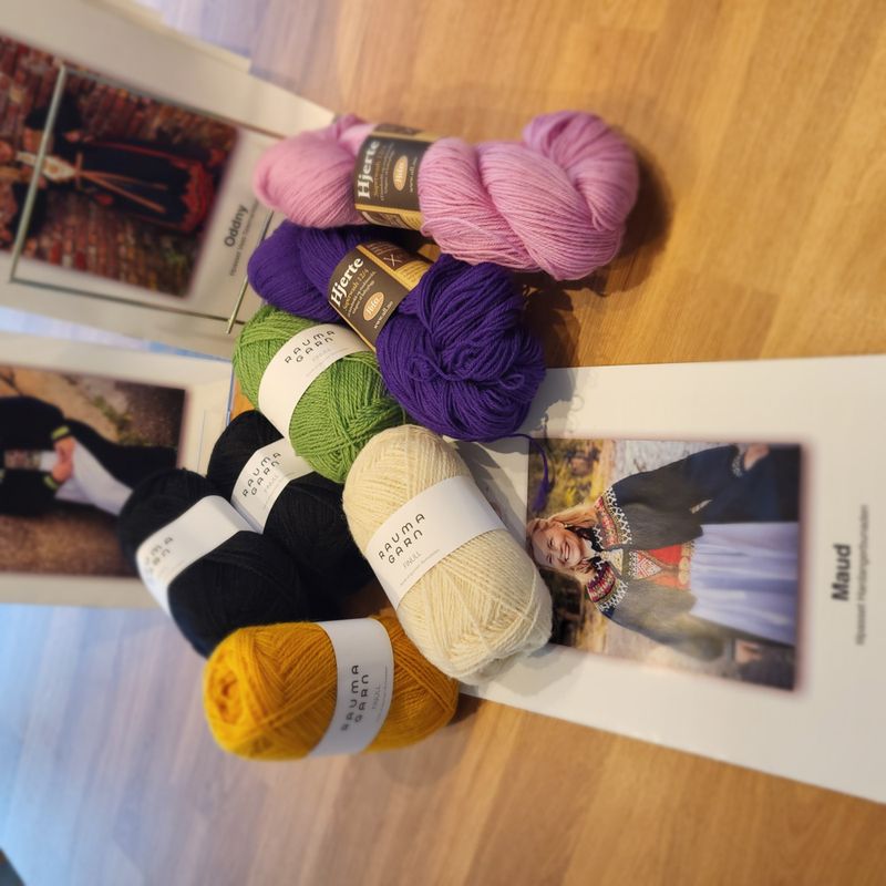 Bunadstrikk strikkepakke modell 